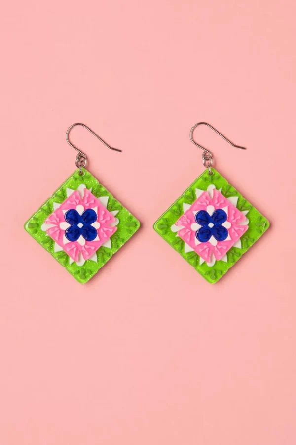 Shop Erstwilder Cozy Comfort Oorbellen In Groen