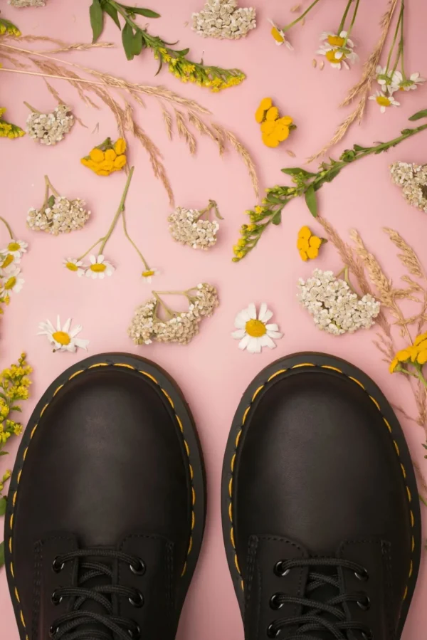 Fashion Dr. Martens 1460 Greasy Enkellaarzen In Zwart
