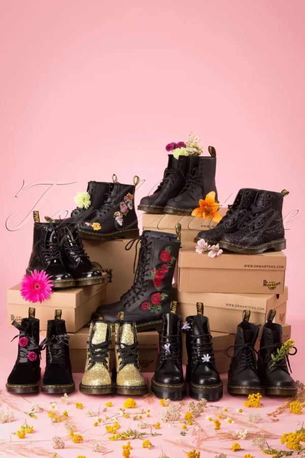 Fashion Dr. Martens 1460 Greasy Enkellaarzen In Zwart