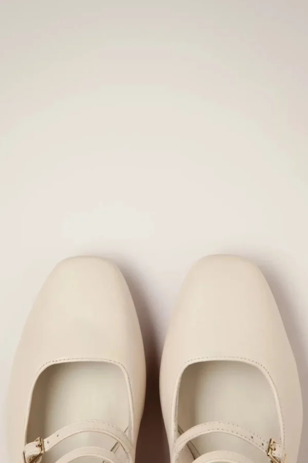 Shop Tamaris Janey Pumps Van Leder In Creme