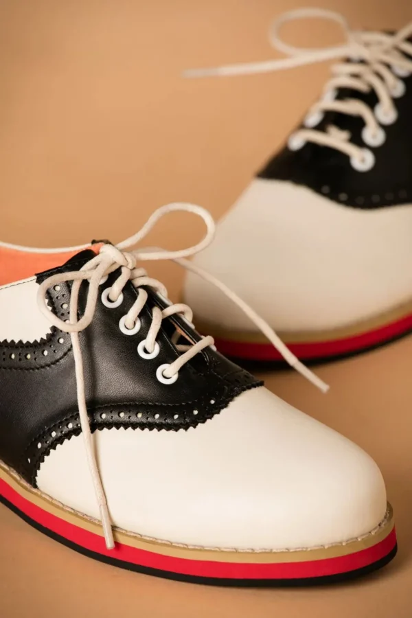 Shop Banned Retro Old Soul Dancer-Schoenen In Wit En Zwart