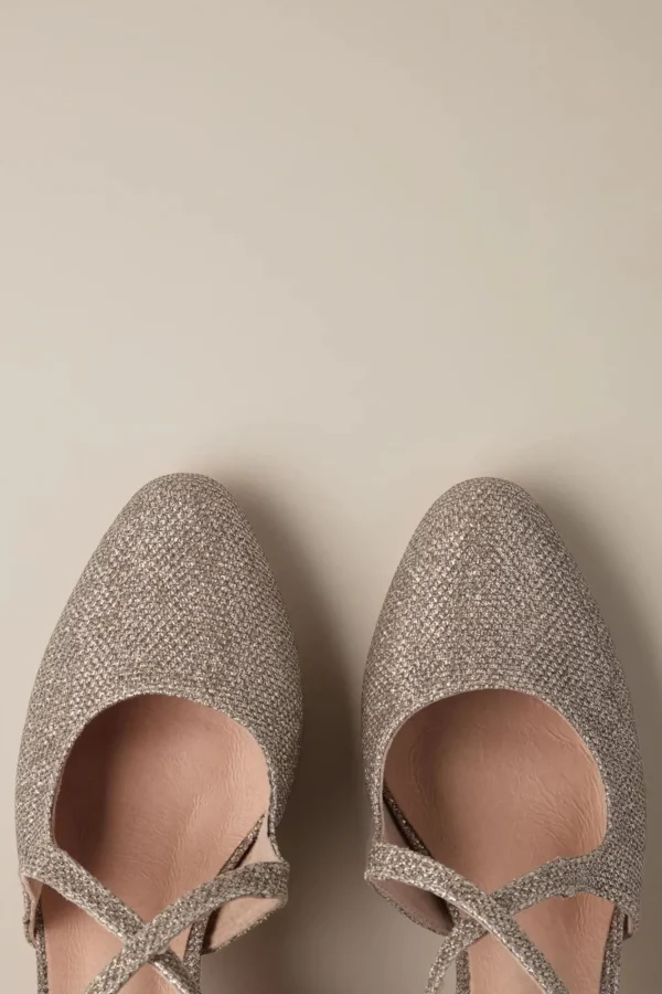 Shop Chelsea Crew Oren Glitter Pumps In Champagnegoud