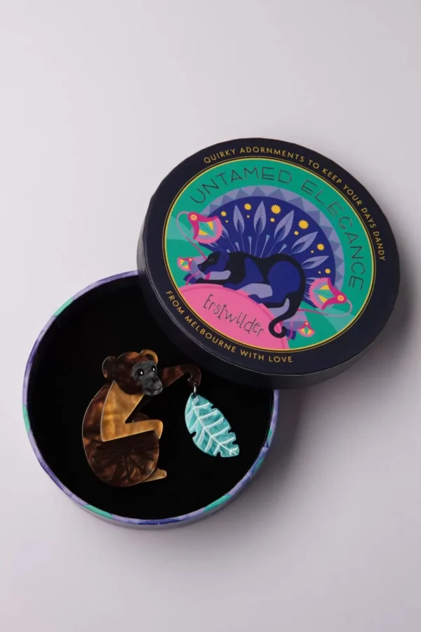 Store Erstwilder Princely Primate Broche