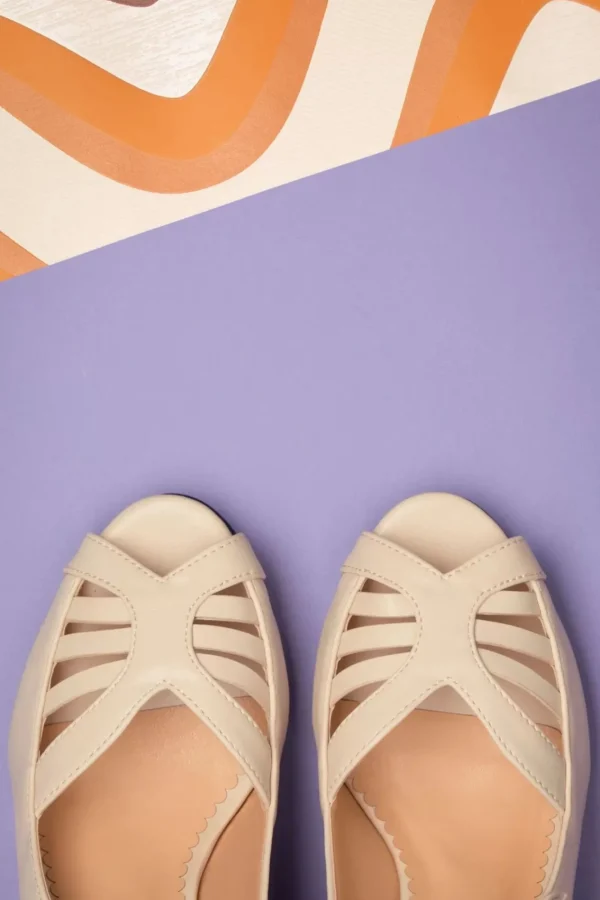 Store Banned Retro Regatta Kelly Lee Sandalen In Creme