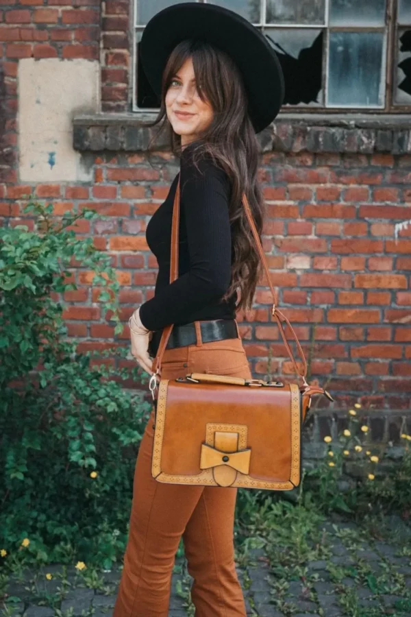 Discount Banned Retro Scandal Office Handtas In Camel En Cognac