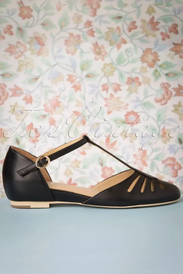 Shop Charlie Stone Singapore T-Strap Flats In Zwart