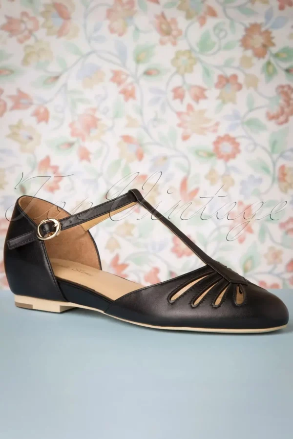 Shop Charlie Stone Singapore T-Strap Flats In Zwart