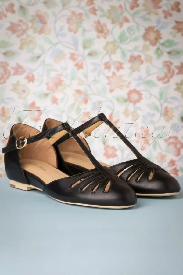 Shop Charlie Stone Singapore T-Strap Flats In Zwart