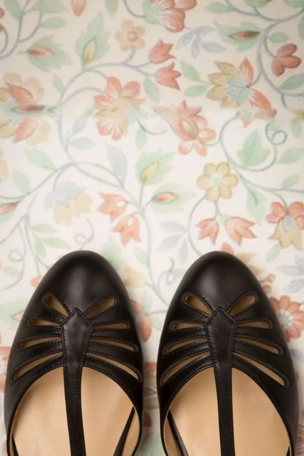 Shop Charlie Stone Singapore T-Strap Flats In Zwart