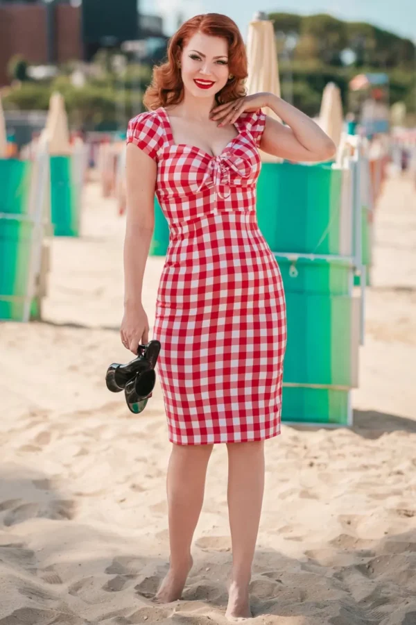 Shop Glamour Bunny Virginia Penciljurk In Rood En Wit Gingham